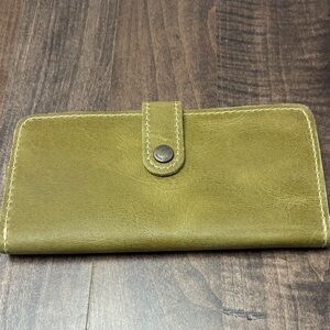 Portland Leather full size Bifold bilfold in Anjou. New never used